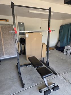 Squat rack/ pull up bar