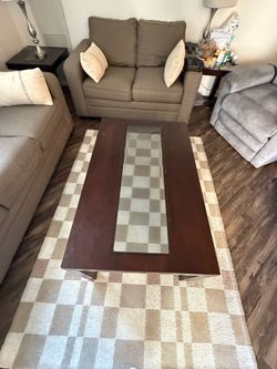 Coffee table + rug
