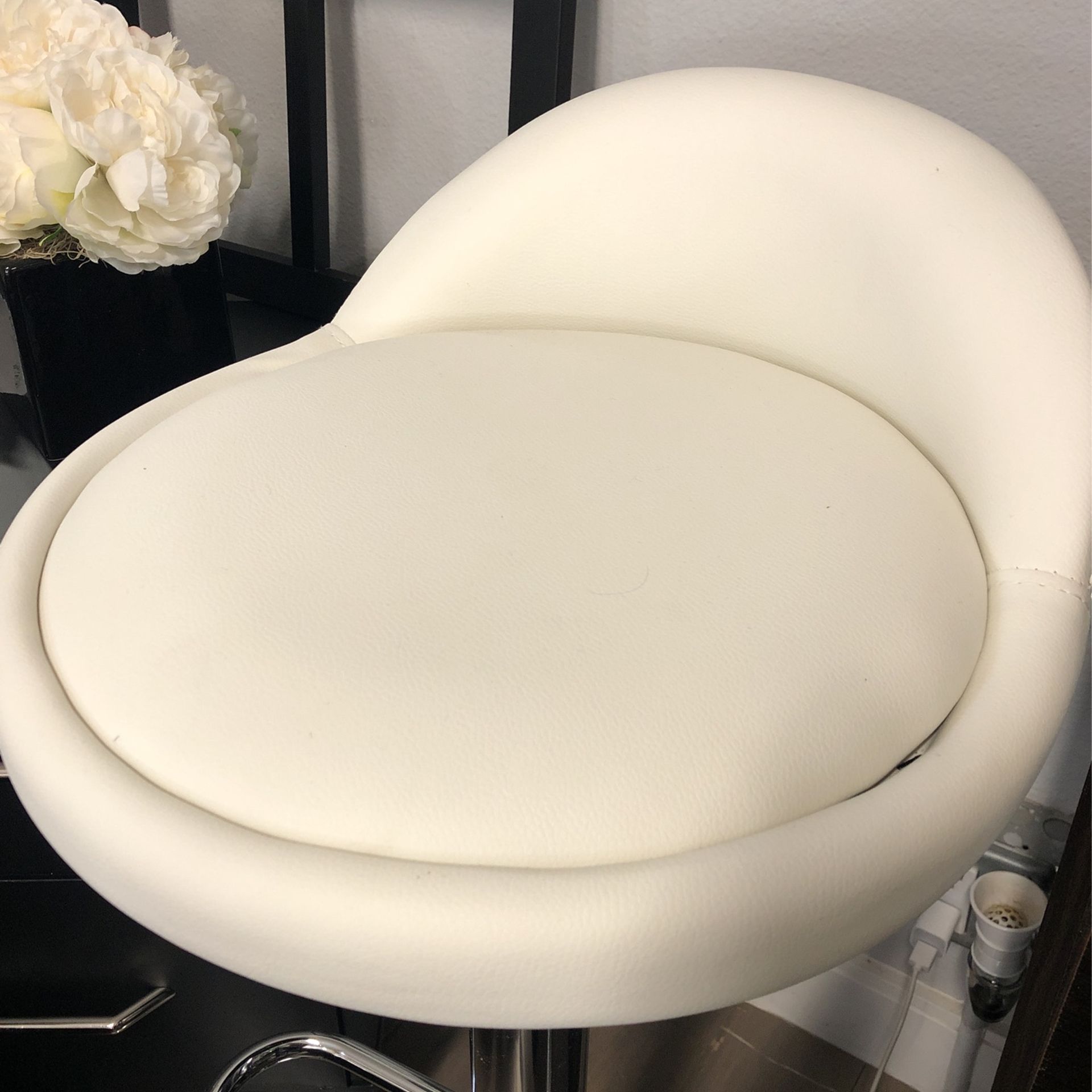 NEW - Gas pump Style Chair (white Faux Leather)