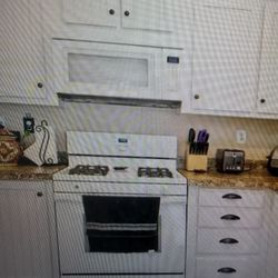 Gas Range & Microwave 