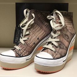 Wedge Tennis Shoe