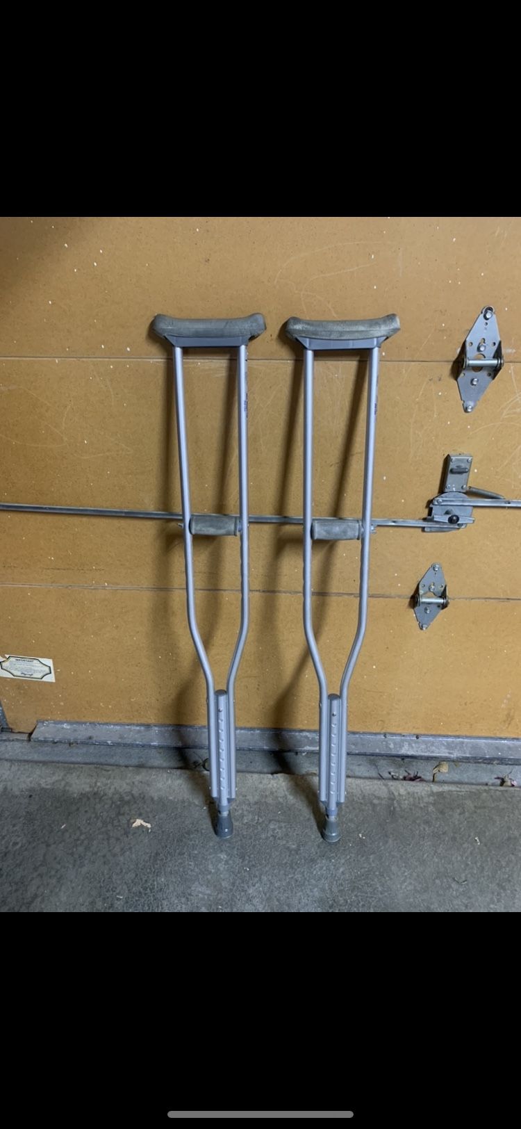MedLine Adult Crutches