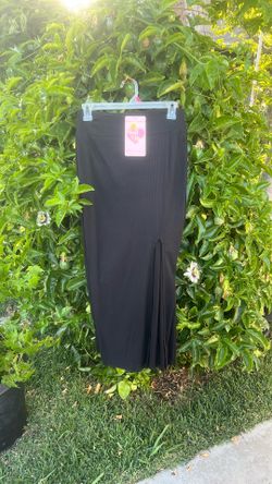 Small long black shirt with slit