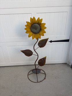 Vintage Metal Sunflower Garden Stake Sculpture