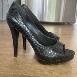 Vera Wang Lavender Shoes, Size 9