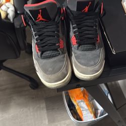 Jordan 4’s Retro Infrared Size 9