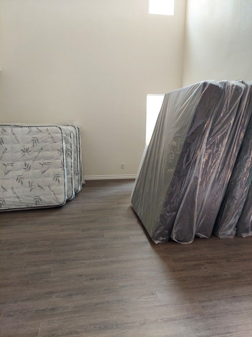 QUEEN PILLOW TOP MATTRESS SET WHIT BOX SPRING BRAND NEW ‼️ 