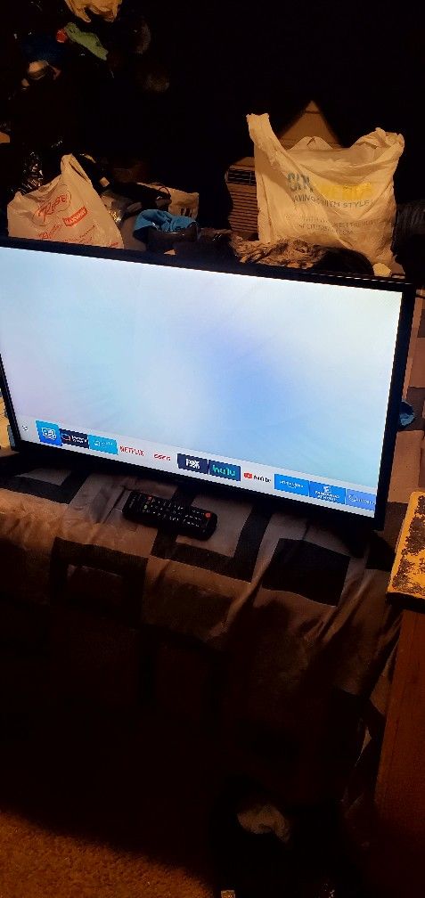 Price Firm 32 Inch Samsung Smart No Trading