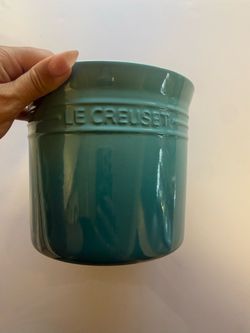 LeCreuset utensil holder 2.7 quart