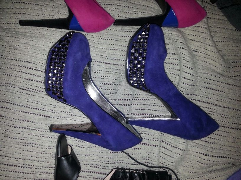 Like new lady's high heels size 8 1/2..25$ each