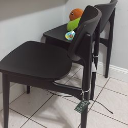 4 black chairs