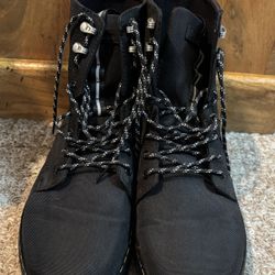 Like New Black Doc Martens COMBS II HERSCHEL CASUAL BOOTS Unisex 