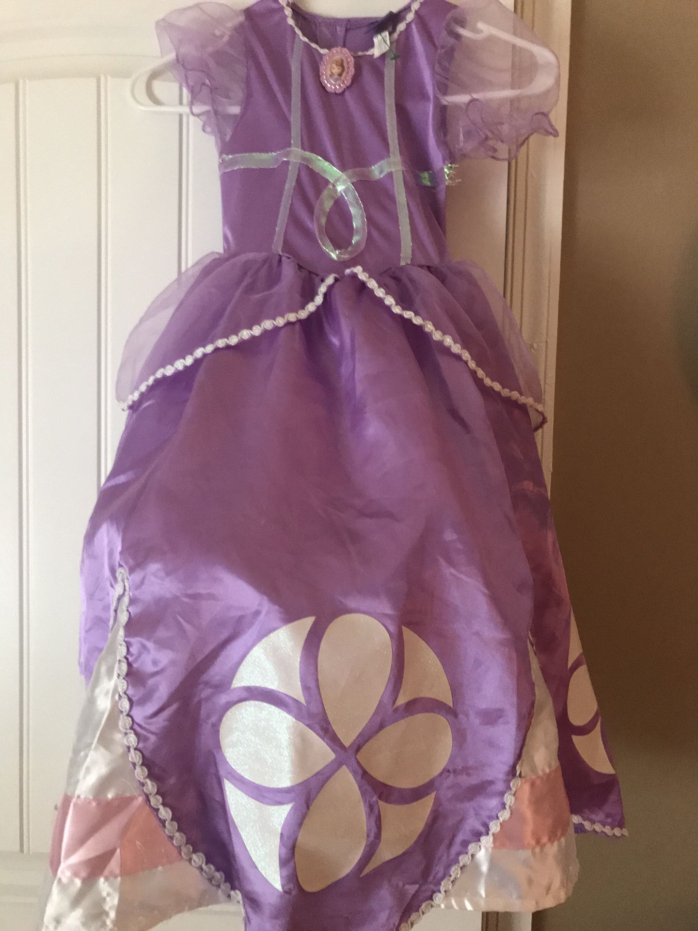 Genuine Disney Store Sofia the First princess costume. Six e 2/4