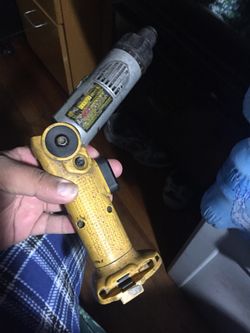 7.2v Dewalt 1/4 drill/driver no batery no charger