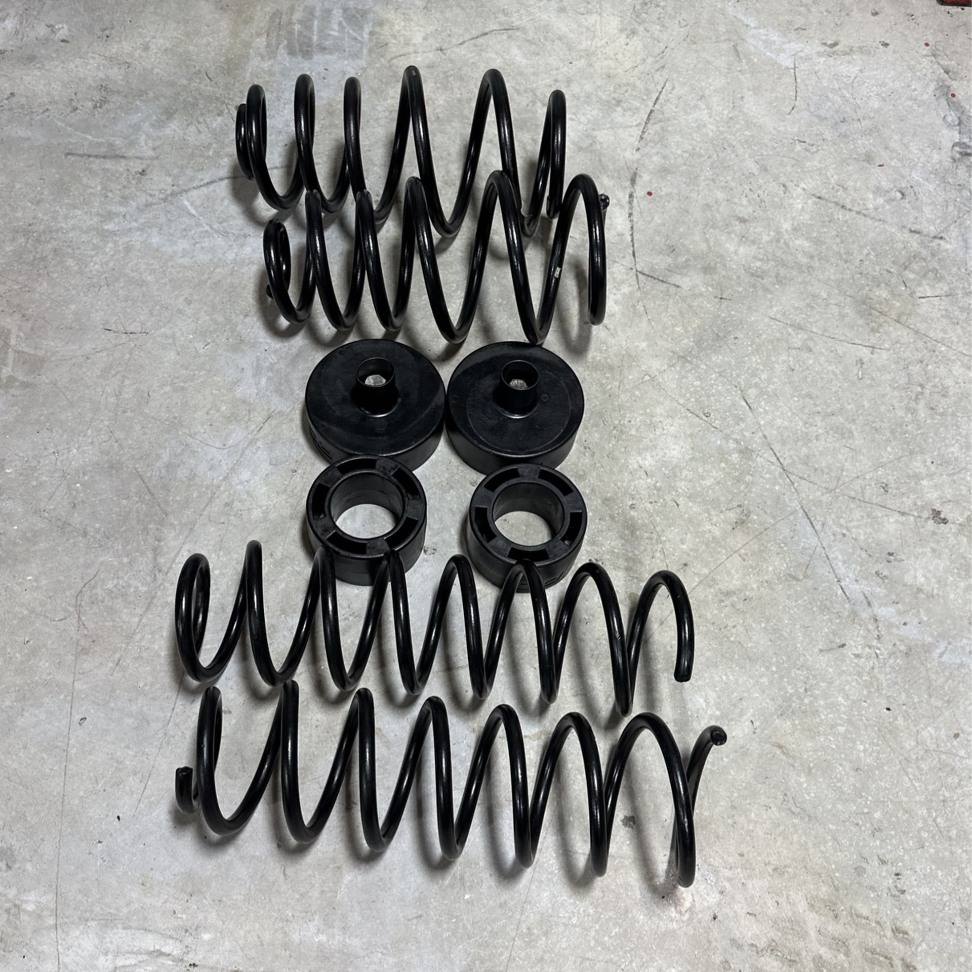 Jeep JK Lift 2.5” Rough Country With OEM coils