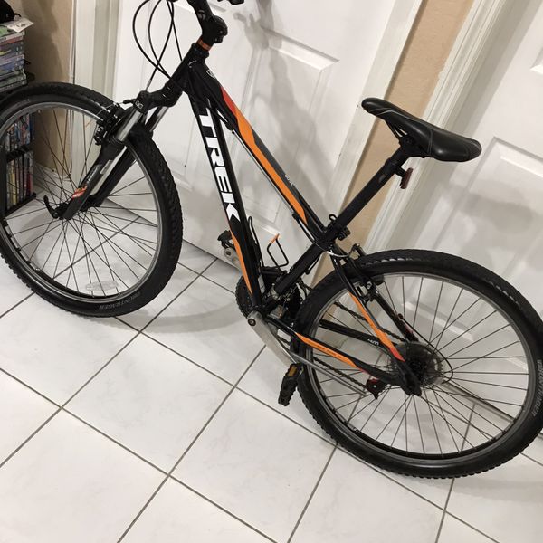 2016 Trek 3500 Mens 26â Mountain Bike Small 13â Alpha Silver Aluminum Frame EXCELLENT CONDITION 