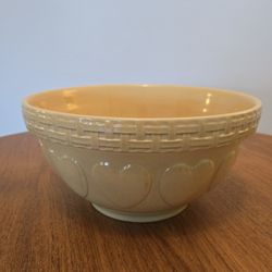 William & Sonoma Large Mixing Bowl Yelloware With Hearts