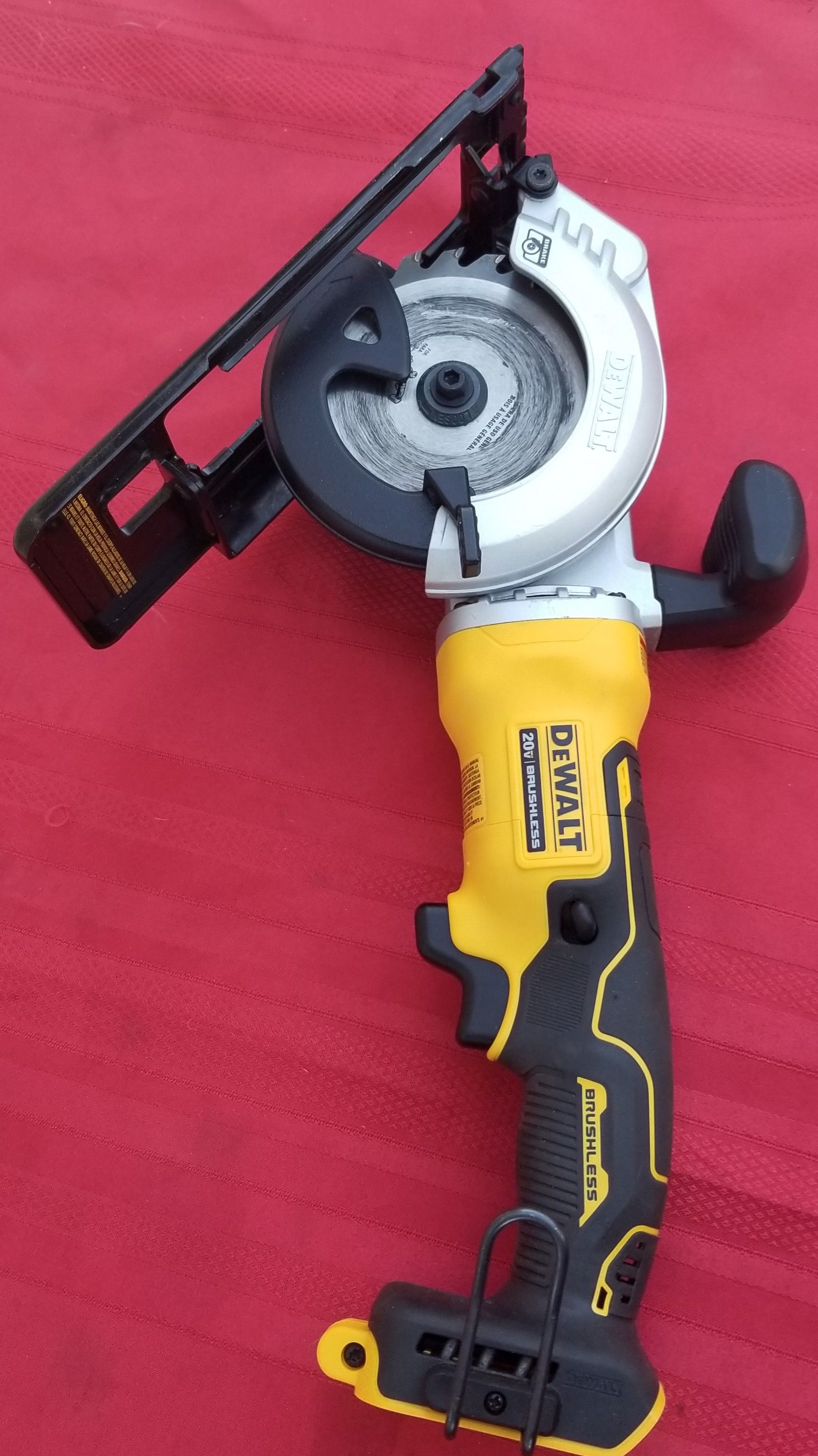 DEWALT ATOMIC 20-Volt MAX Cordless 4-1/2 in. Circular Saw (Tool-Only)