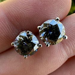 GREY MOISSANITE STUDS 18K VVS 2CT EACH STONE IS 6.5MM SCREW BACKS THE SPARKLE AND SHINE IS CRAZY