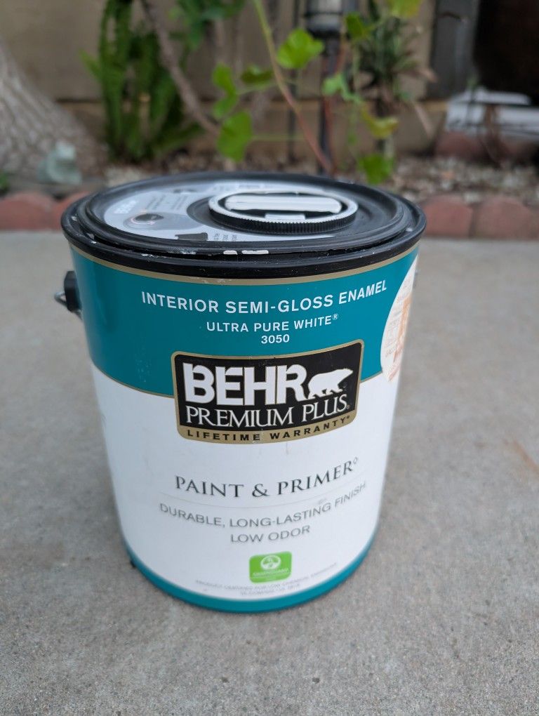BERH Interior Paint & Primer Semigloss 1 Gallon