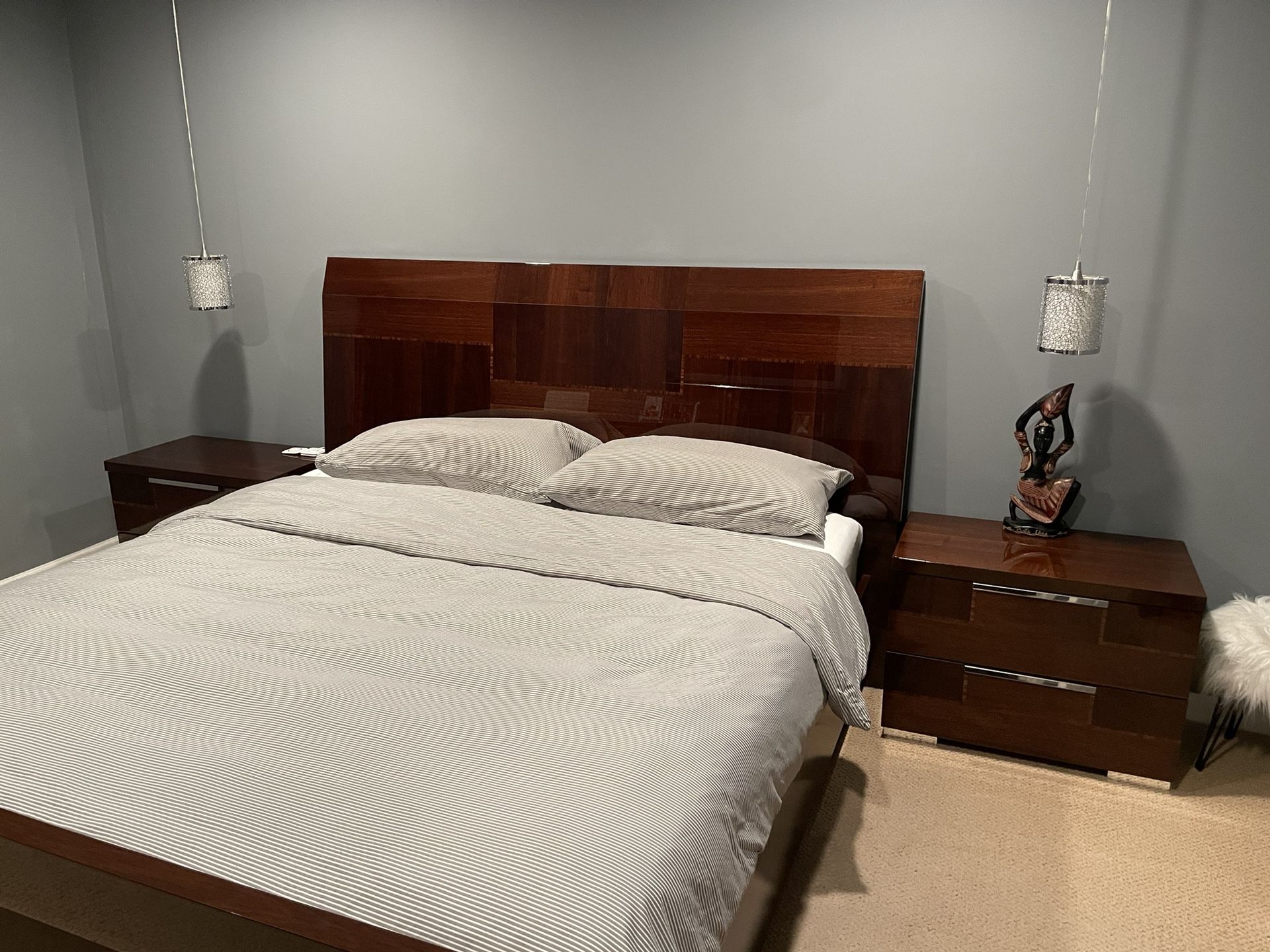 King Bedroom Set - Perfect Condition!