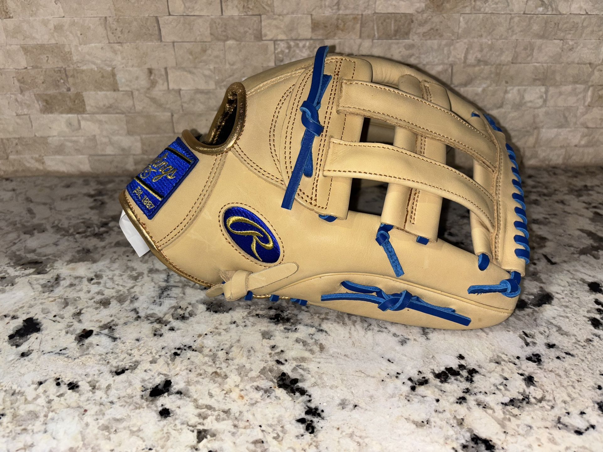 NEW w/tags Rawlings 12.75” Gold Glove Elite GGE1275HCRG RHT