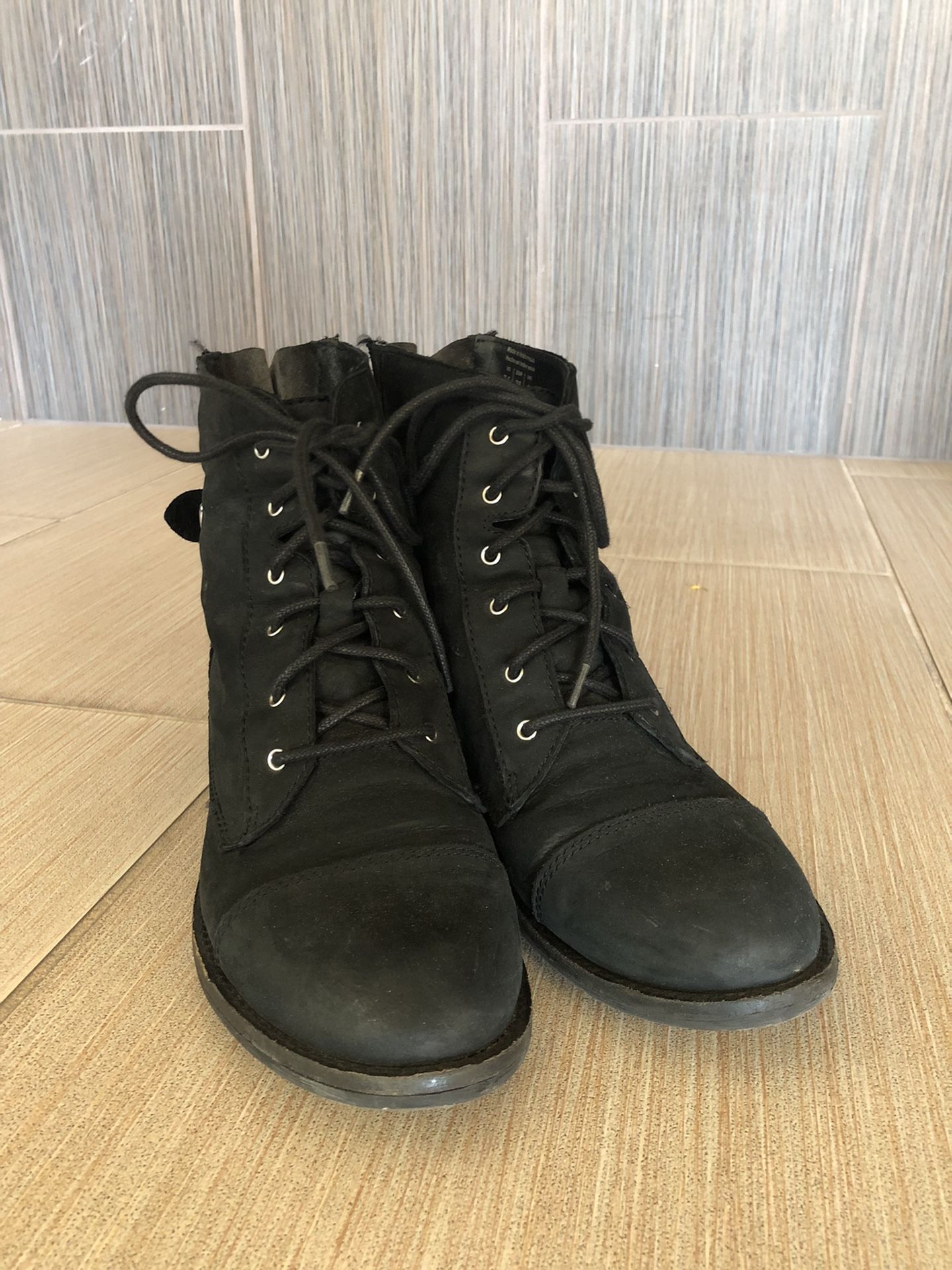 Women’s Used Size 7.5 Aldo Black Combat Boots 