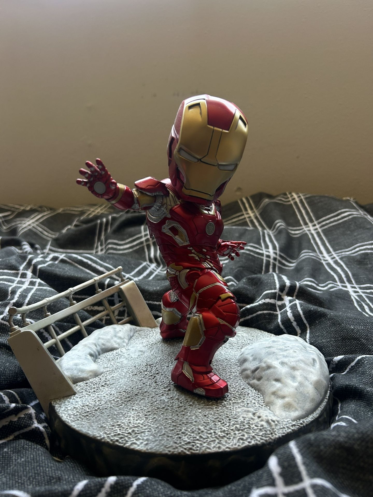Beast Kingdom Egg Attack Iron Man Mark 43 Age Of Ultron Statue