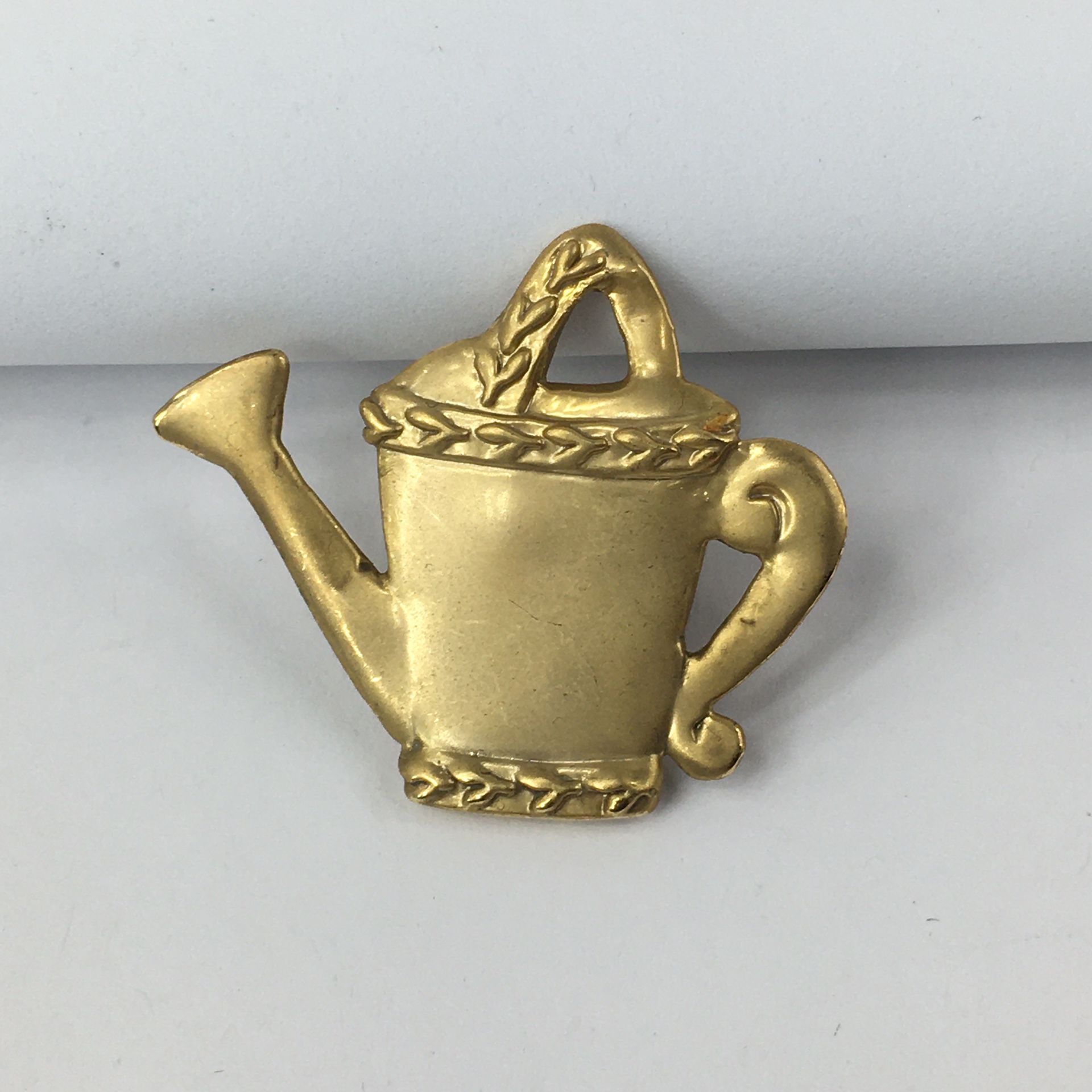 KETTLE PIN BROOCH