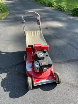 (VINTAGE)(WORKS) Toro Push Mower With Leaf Bag, Read Description!