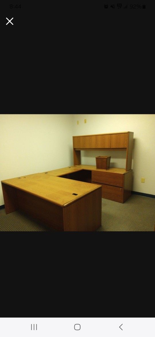 U Shape Desk With Hutch