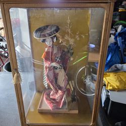 Rare Vintage Japanese Geisha Doll w/display Glass