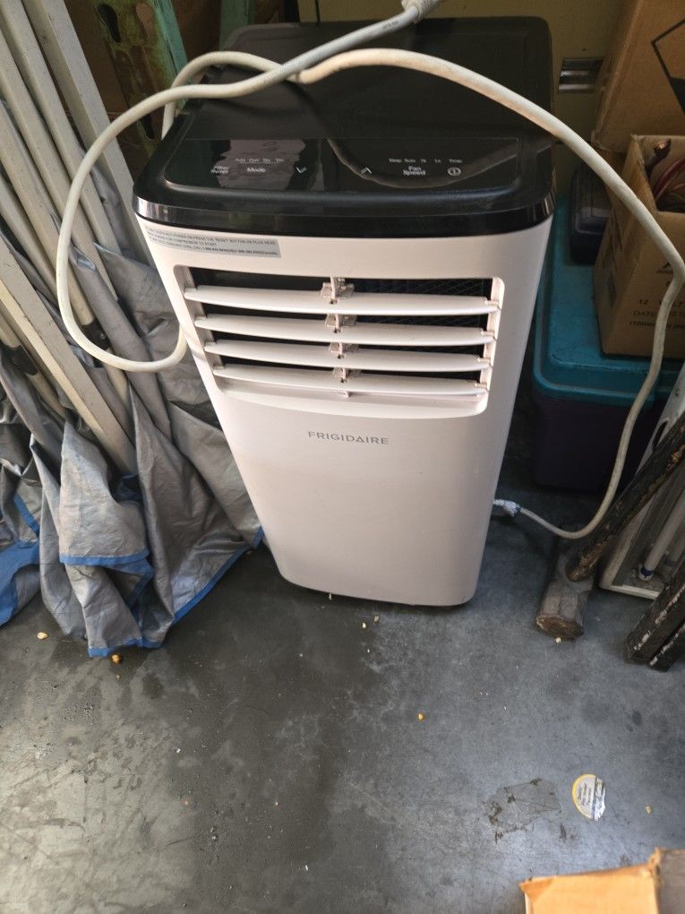 PORTABLE AIR CONDITIONER