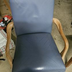 Sturdy & Comfortable Soft Padded Chair