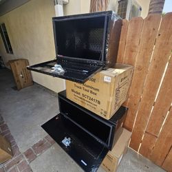 TOOL BOX UNDER TRUCK EACH FOR SALE 36" 24" LONG COLOR BLACK ALUMINIUM DIAMOND INCLUDES 2SET KEY BRAND NEW FOR ANY QUESTION TEXT ME PLEASE 