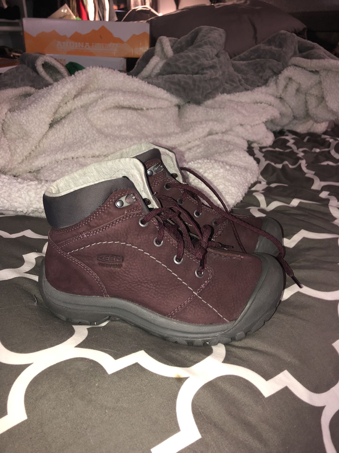 Keen Boots Women’s size7.5 Water Proof