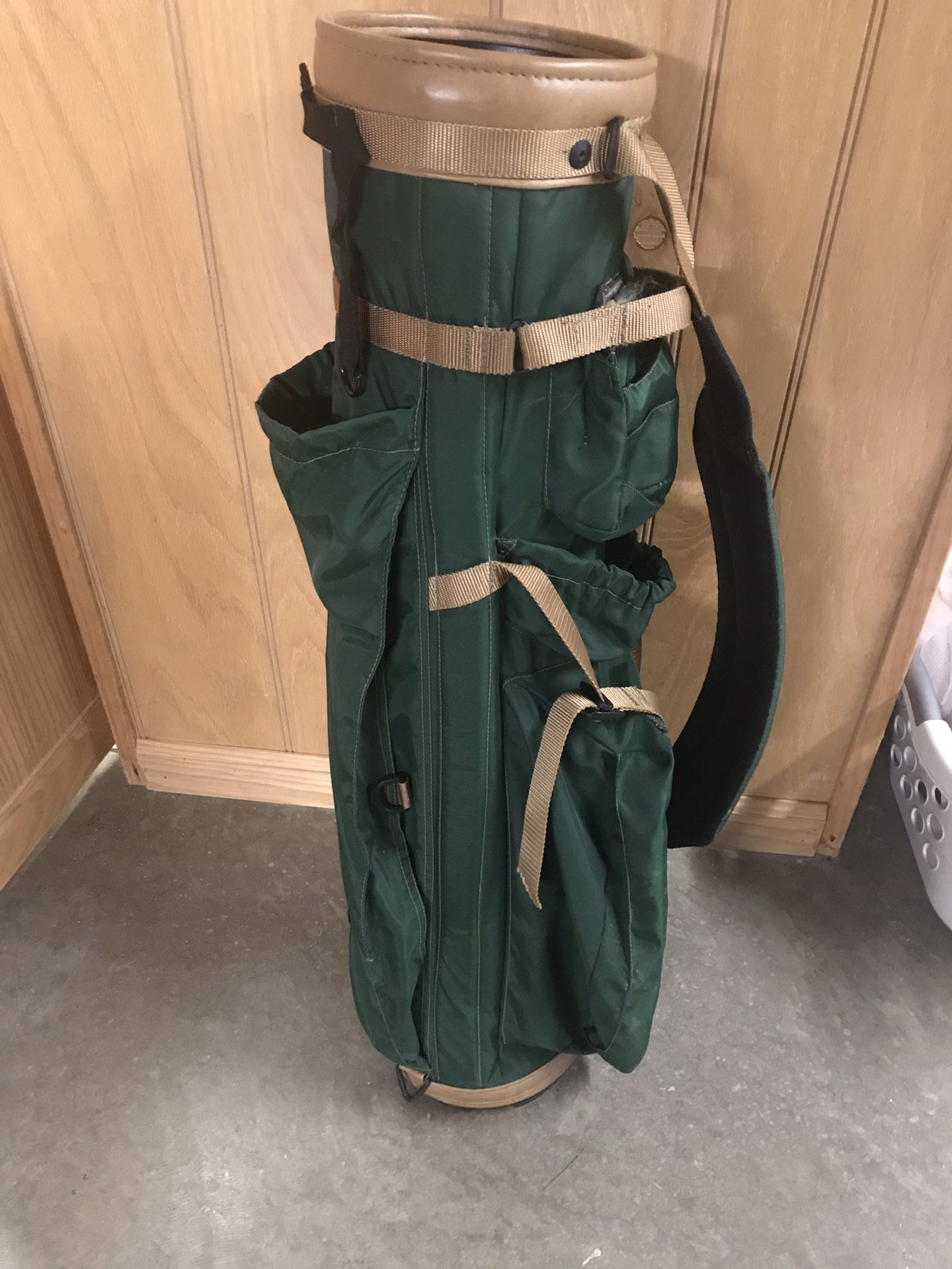 Golf bag by Leonardo nylon carry bag