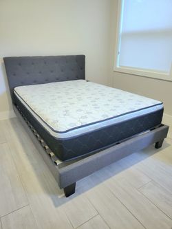 NEW Queen-Size PILLOW TOP MATTRESS and BOX SPRING. Bed frame not included 👍