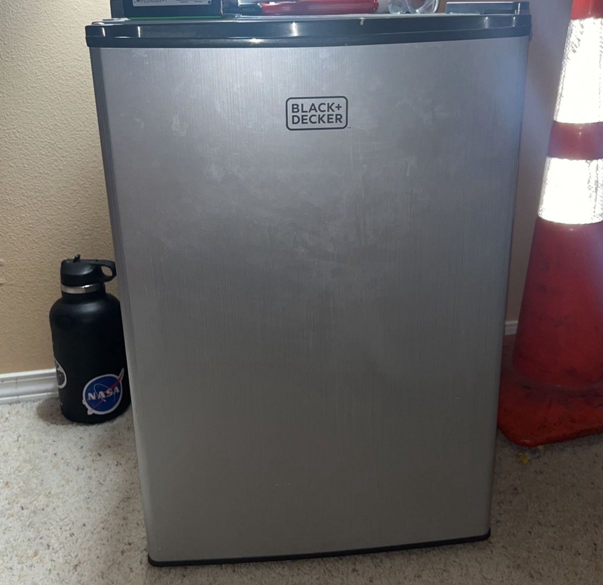 Black decker mini fridge