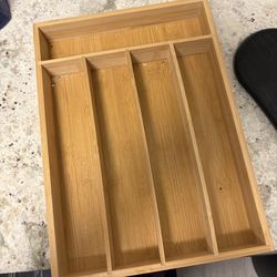 Utensils holder