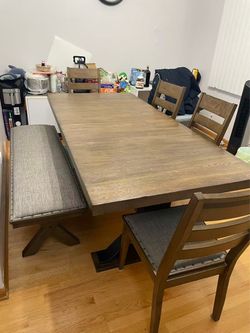 Dinner Table - Like New From Bob’s Furniture