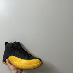 Jordan 11 Black University Gold (Size 11)