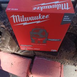 Milwaukee Fan Packout