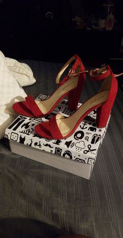 Red Bamboo Heels Size 8 in a half