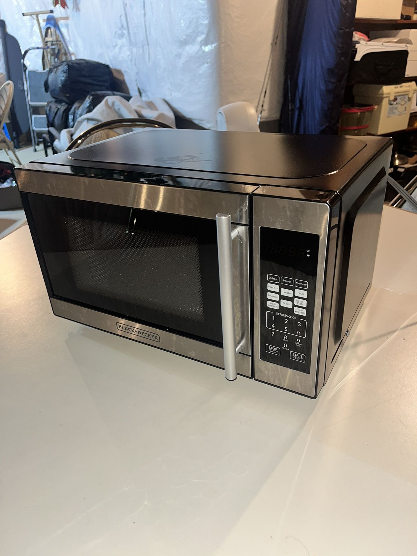 Black+Decker Stainless Microwave – Clean, Works Perfectly (Countertop)