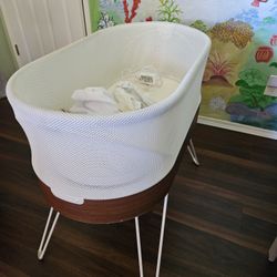 Snoo With Bed Sheets