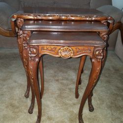 ANTIQUE 1930s QUEEN ANNE STLYE NESTING TABLES