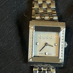 Ladies Authentic Gucci Watch Pearl Face