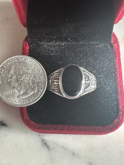 Vintage 925 Sterling silver w/ Blk onyx center, has a cross detail on one side and an eagle on the other side, size 12.25, marked Sterling , nice ring