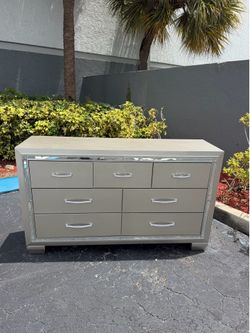 Gray 7-Drawer Dresser with Mirror Trim